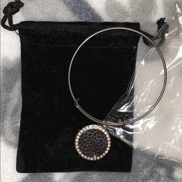 Oil diffusing Bracelet/Bangle - Picture 2 of 4